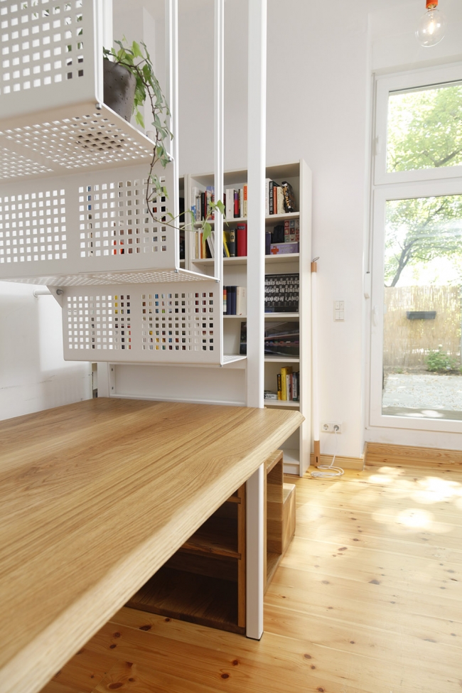 Mezzanine for a small bedroom in a private apartment by PAOLA BAGNA ALEIX TURÓN