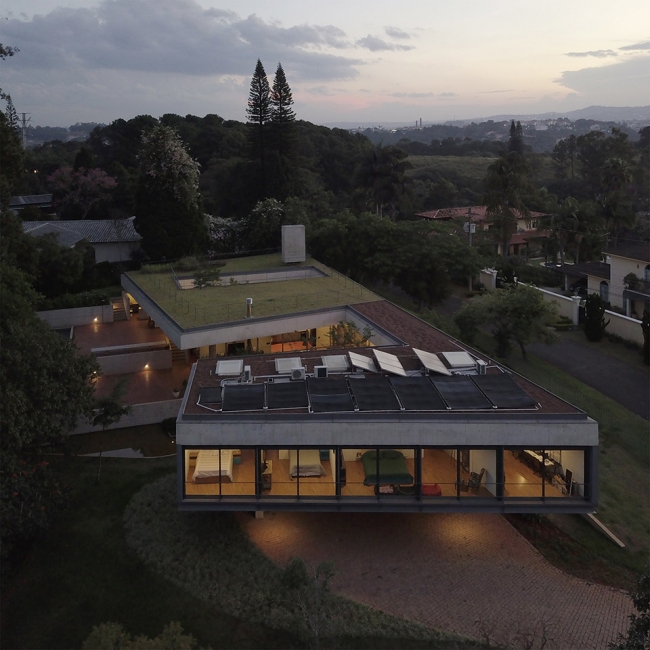 House in Cotia by UNA Arquitetos