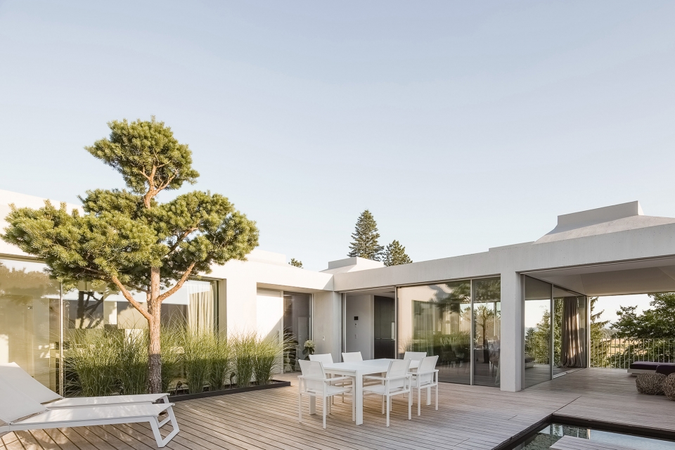courtyard houses in zumikon by think architecture