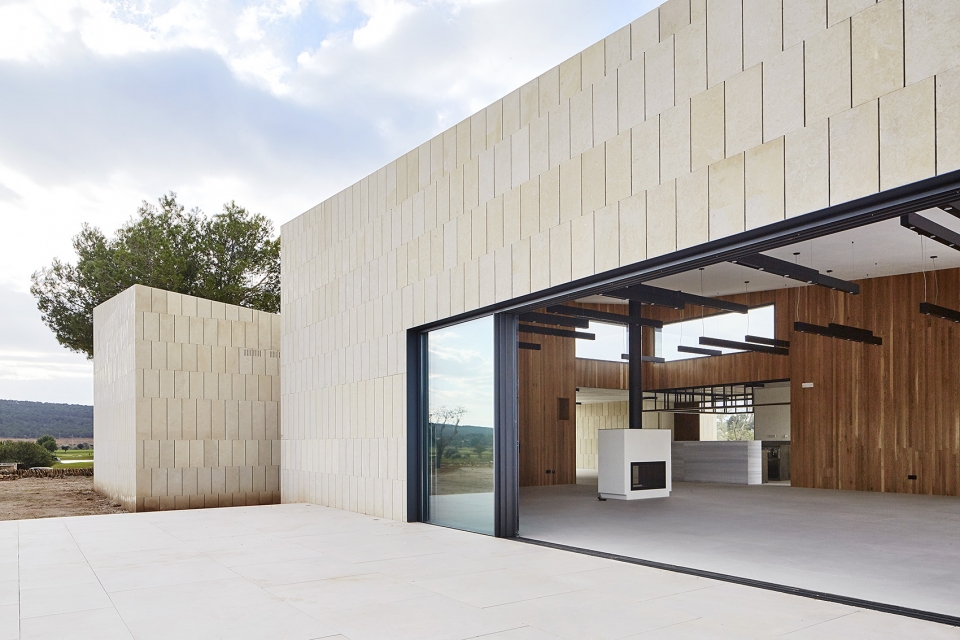 stone clubhouse by gras arquitectos