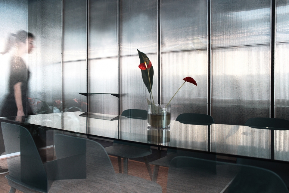 London House Travel Agency by Carbono Atelier