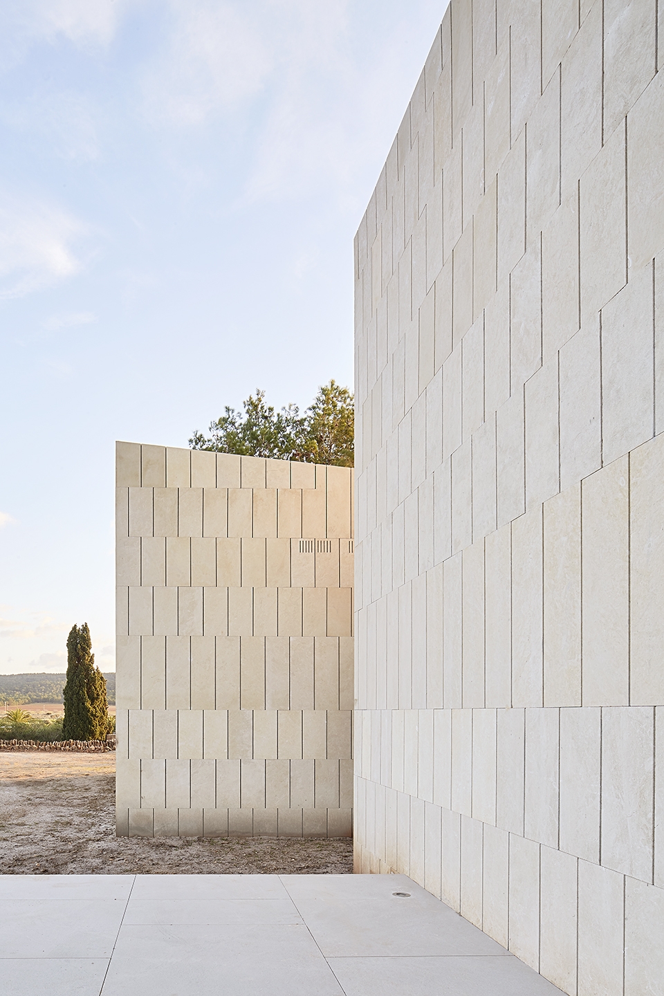 stone clubhouse by gras arquitectos