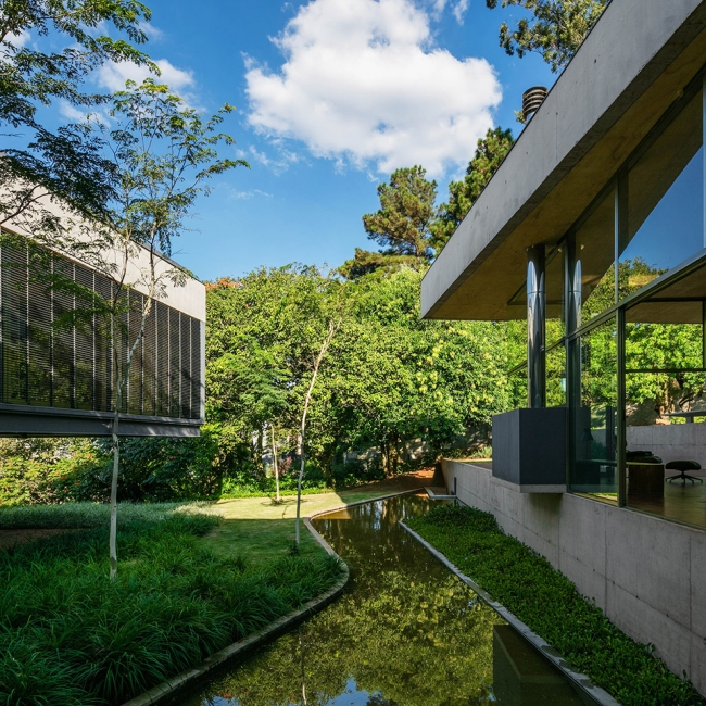 House in Cotia by UNA Arquitetos