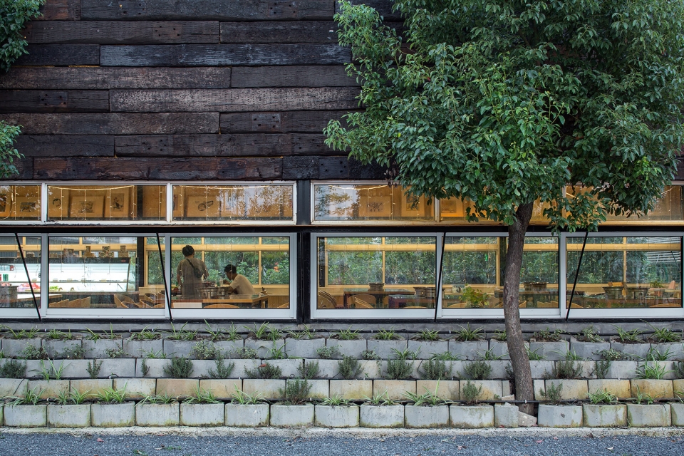 Huateng Hog House Barbecue Restaurant china by Leeko Studio