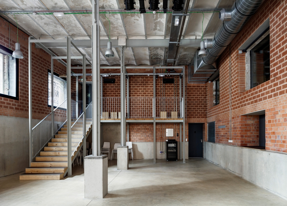 civic centre lleialtat santsenca 1214 by harquitectes