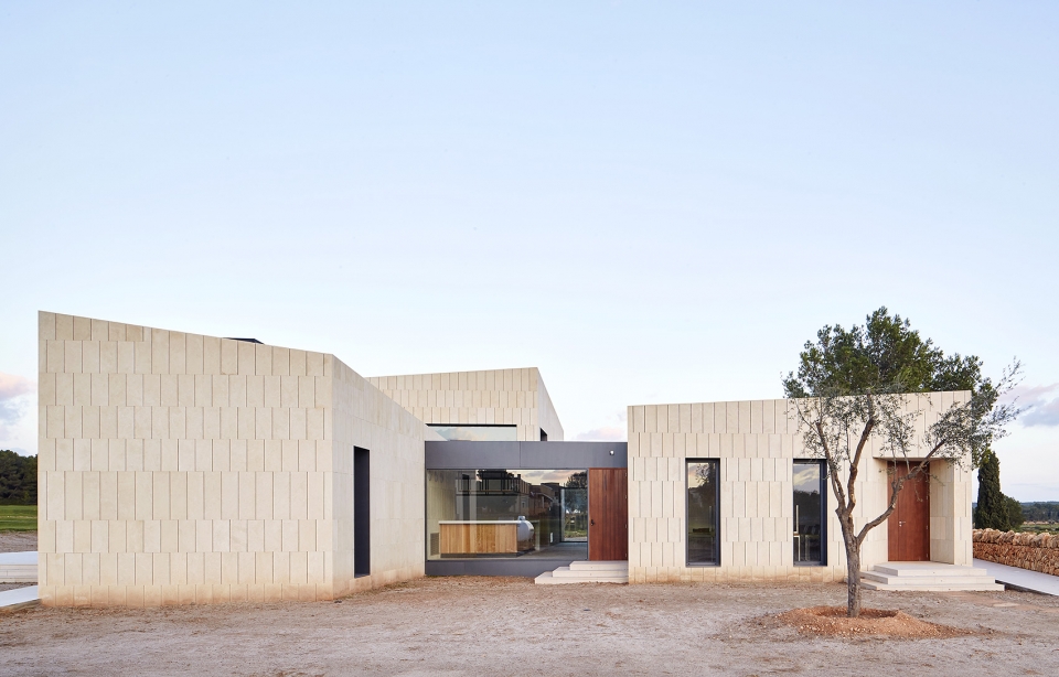 stone clubhouse by gras arquitectos