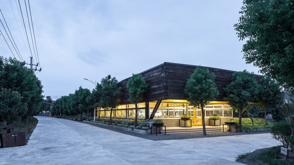 Huateng Hog House Barbecue Restaurant china by Leeko Studio