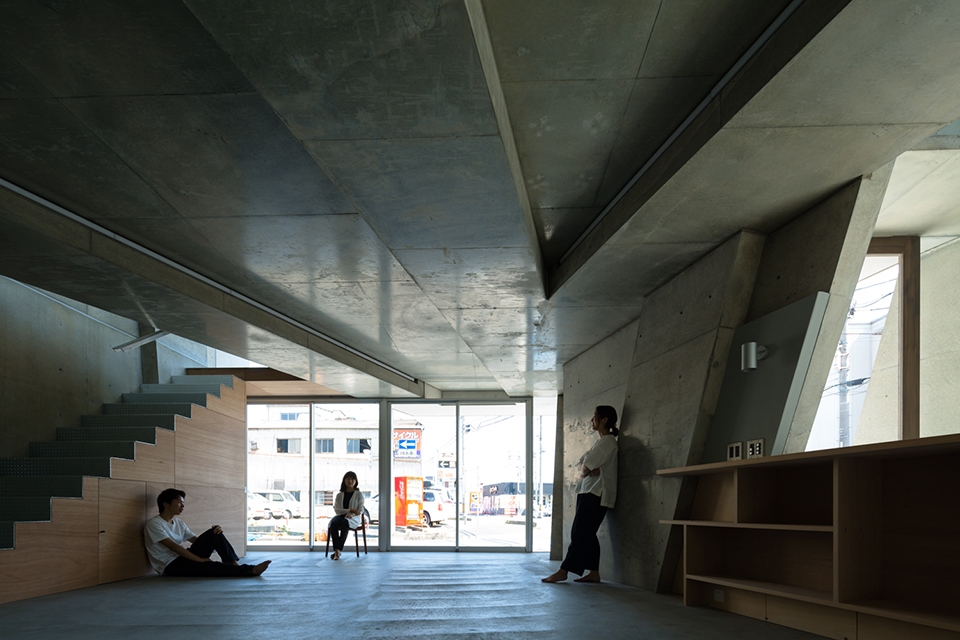 boltun headquarters by yasuhiro yamashita x atelier tekuto