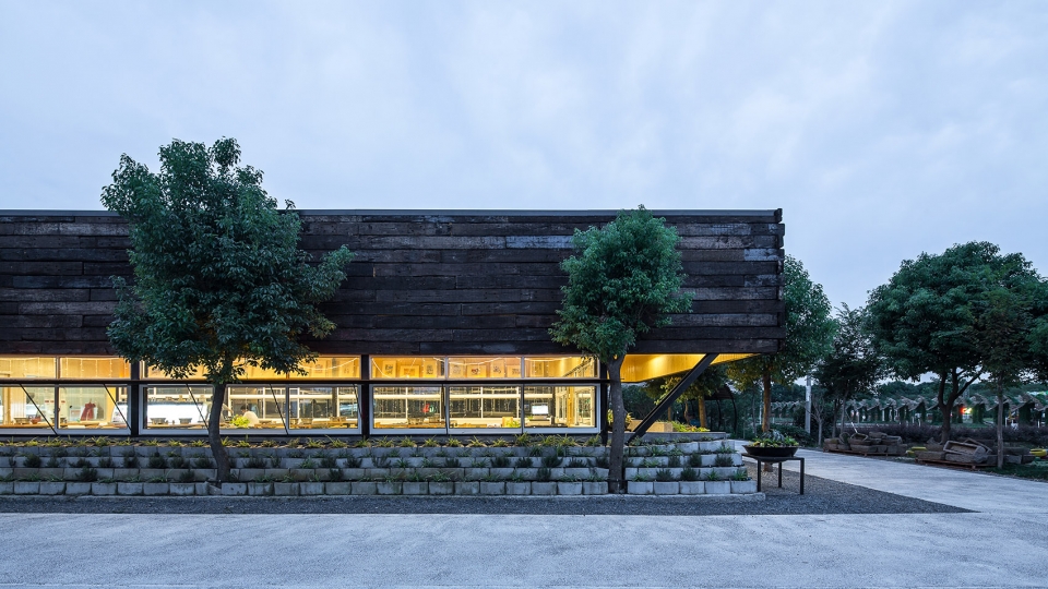 Huateng Hog House Barbecue Restaurant china by Leeko Studio