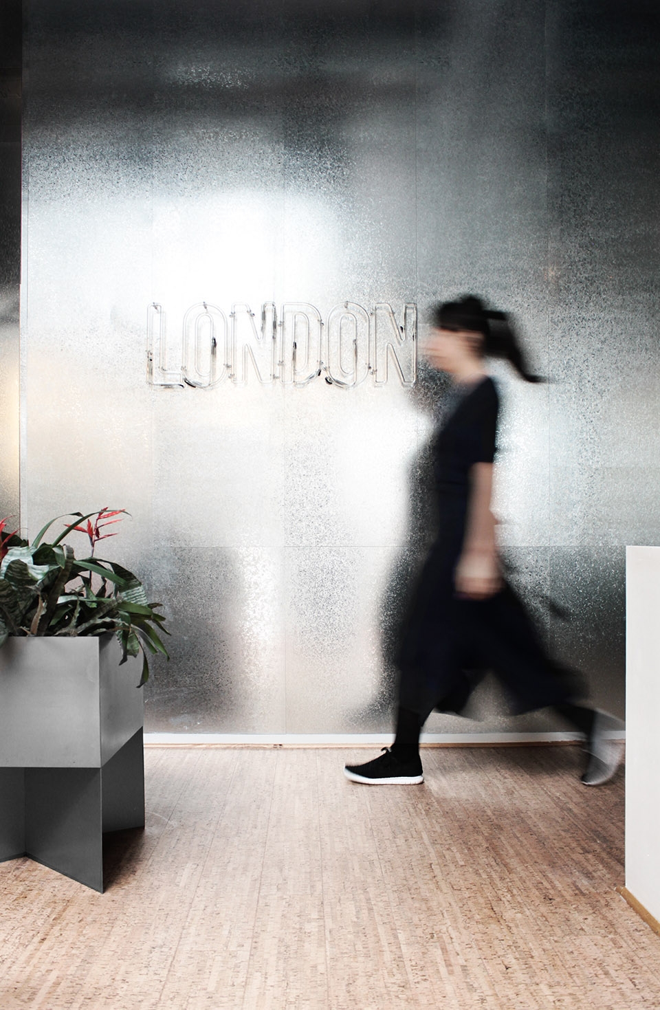 London House Travel Agency by Carbono Atelier