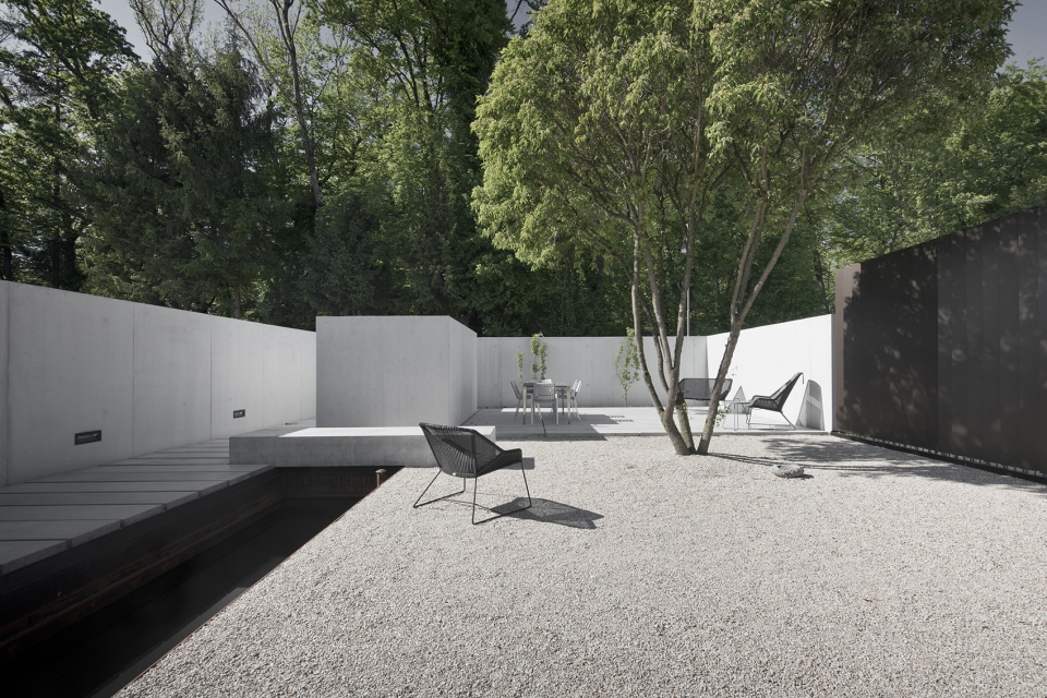 five patio houses by think architecture