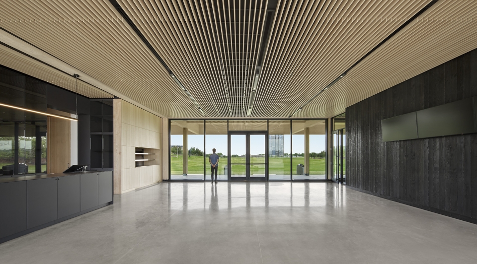 golf clubhouse for golf executif montreal by architecture49