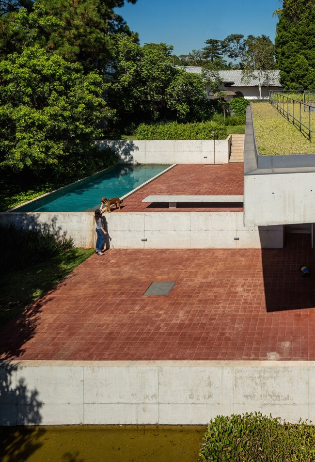 House in Cotia by UNA Arquitetos