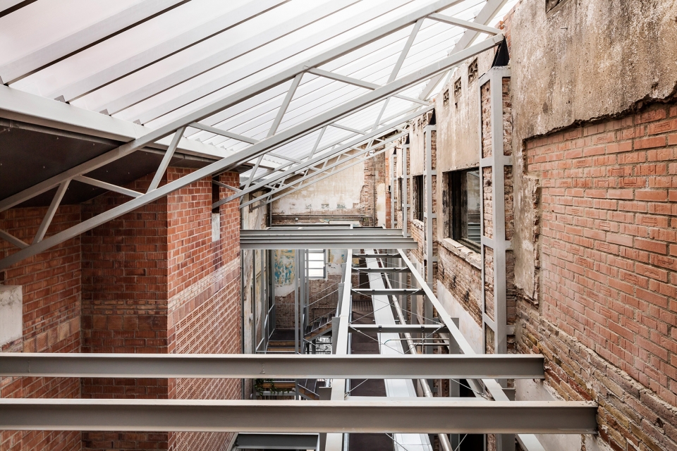 civic centre lleialtat santsenca 1214 by harquitectes