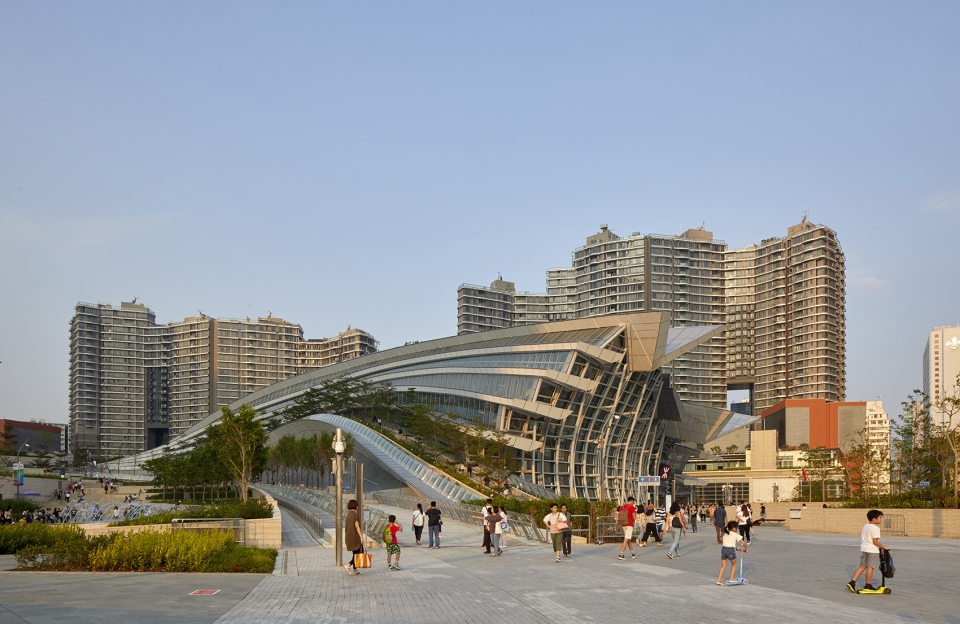 hong kong west kowloon station by andrew bromberg at aedas