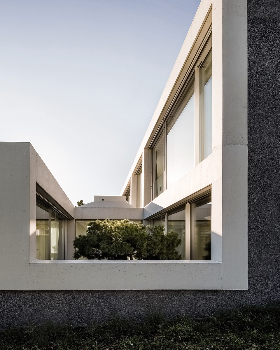courtyard houses in zumikon by think architecture