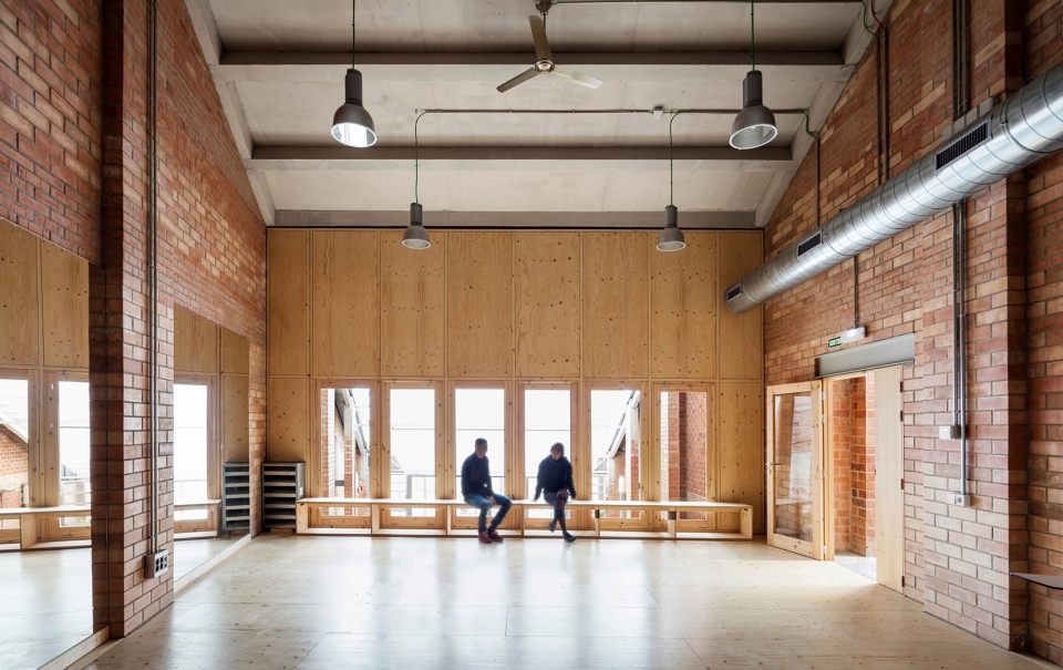 civic centre lleialtat santsenca 1214 by harquitectes