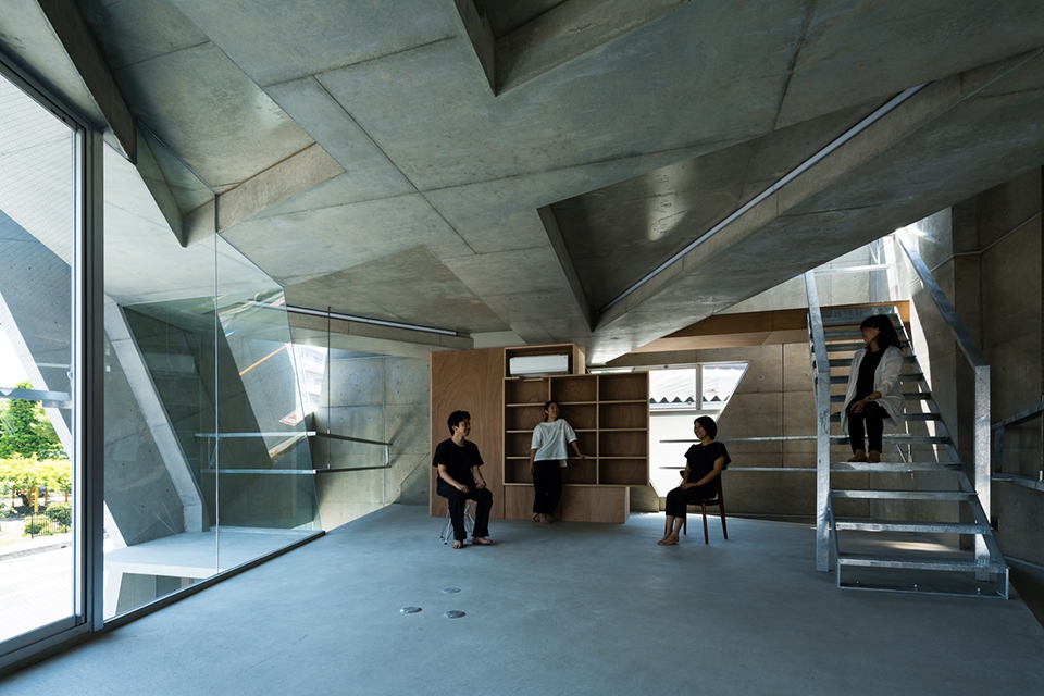 boltun headquarters by yasuhiro yamashita x atelier tekuto