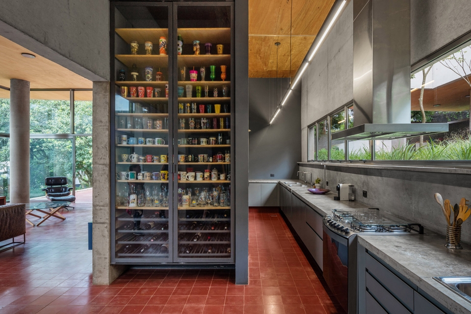 House in Cotia by UNA Arquitetos