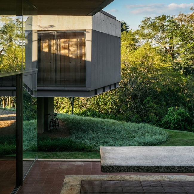 House in Cotia by UNA Arquitetos