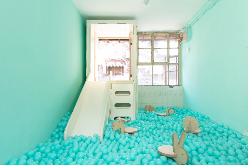 play room with kids furniture huplay dot architects