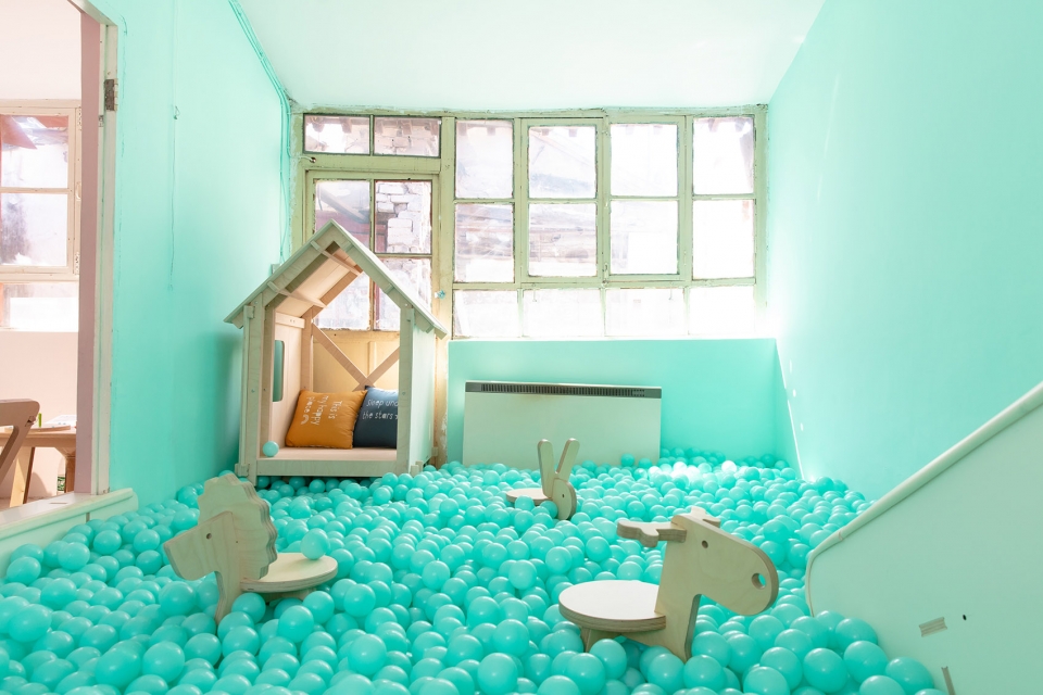 play room with kids furniture huplay dot architects