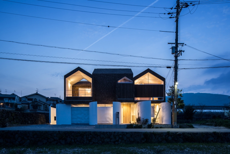 house on stylobate yM design office