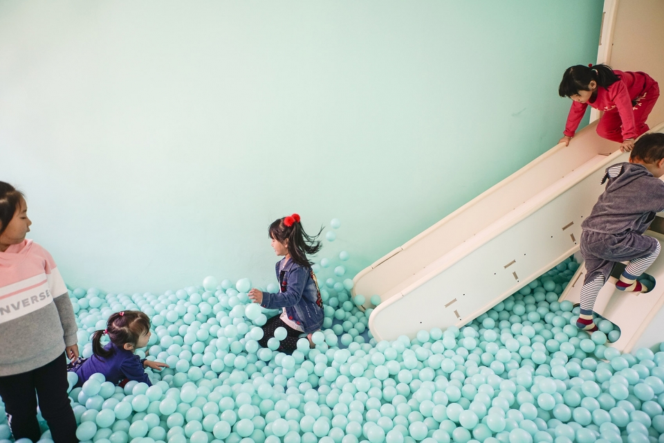 slide module huplay dot architects