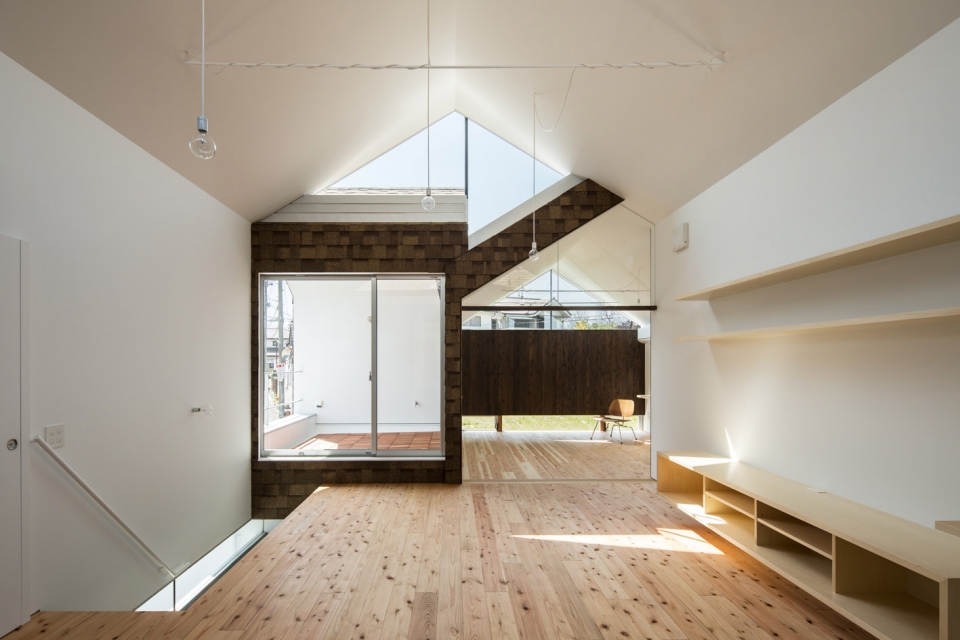 house on stylobate yM design office