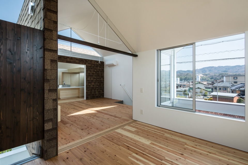 house on stylobate yM design office