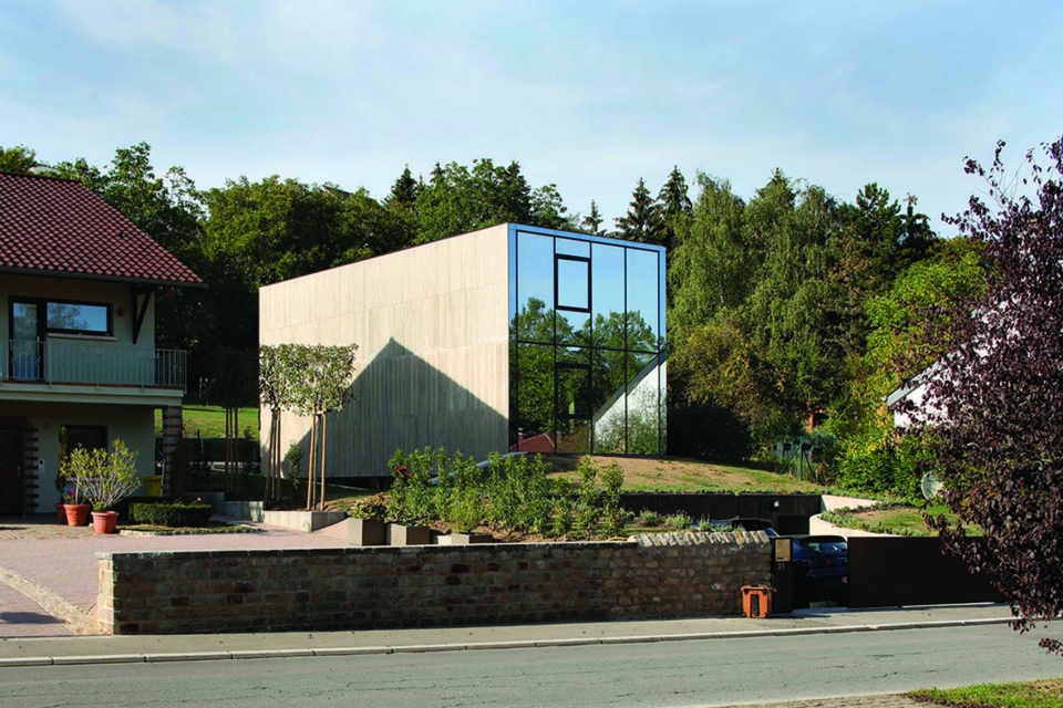 hercule house by 2001