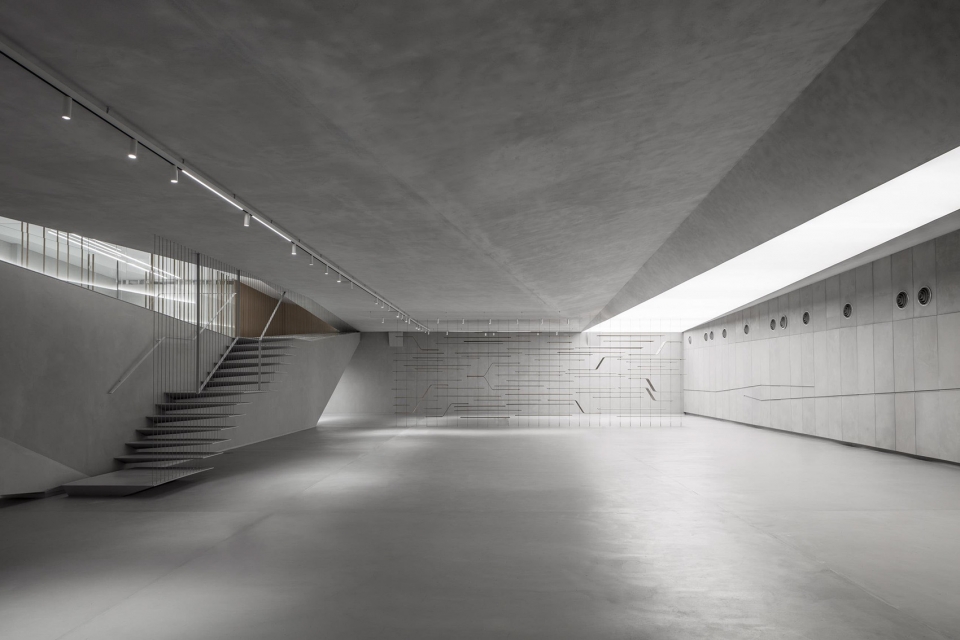 pitaro office furniture showroom by baranowitz goldberg architects pitsou kedem architects