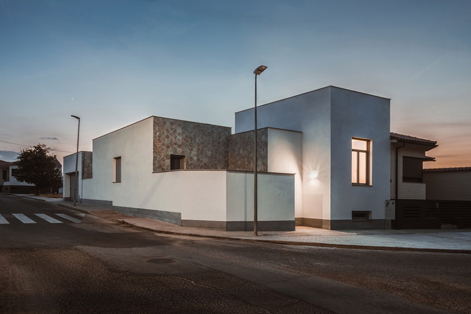 GAS House by OOIIO Architecture