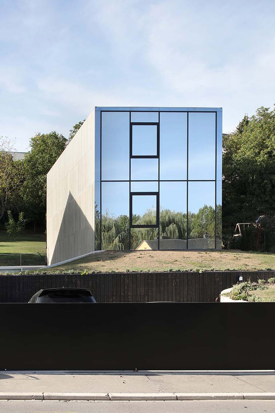 hercule house by 2001