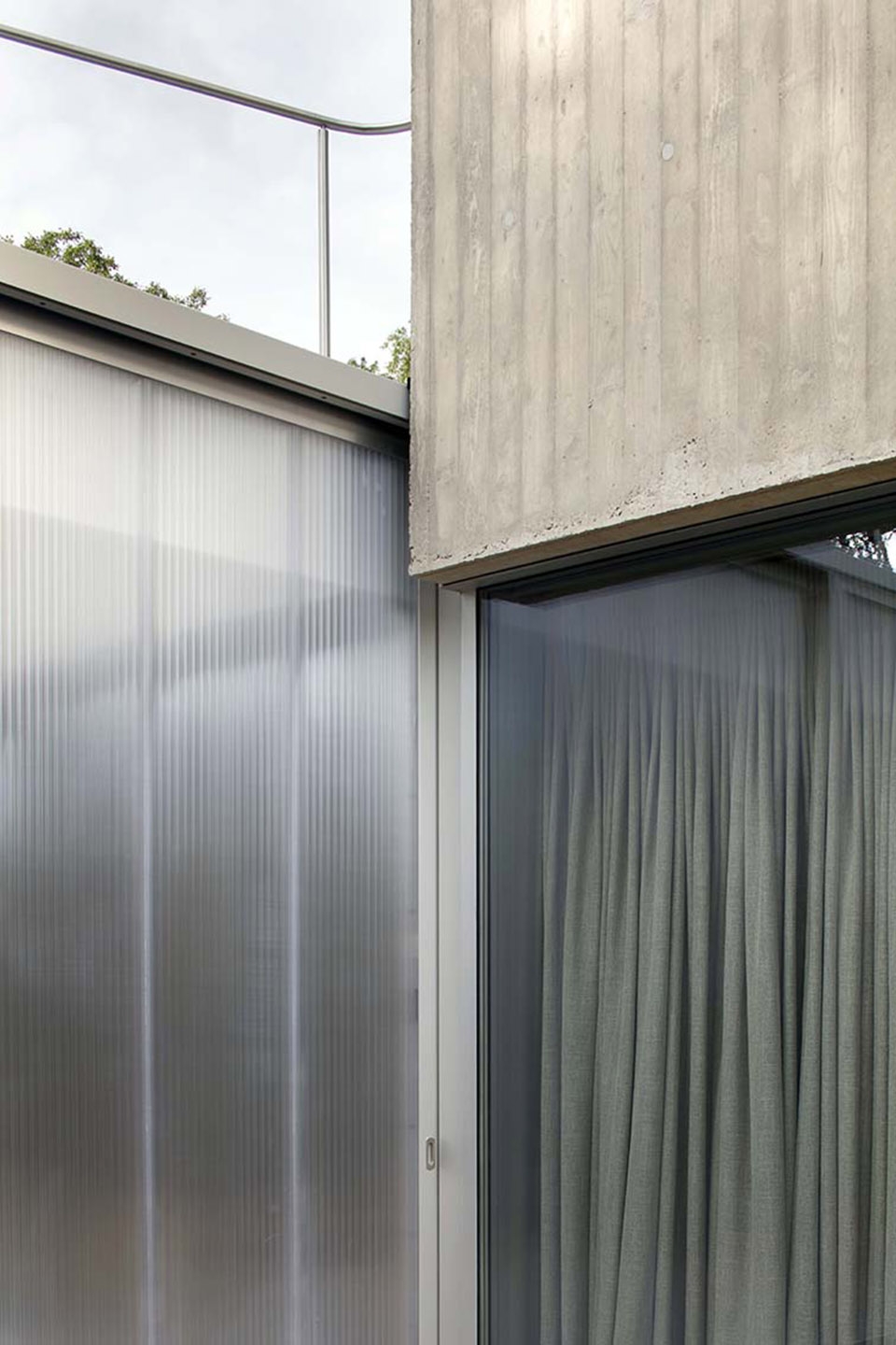 hercule house by 2001