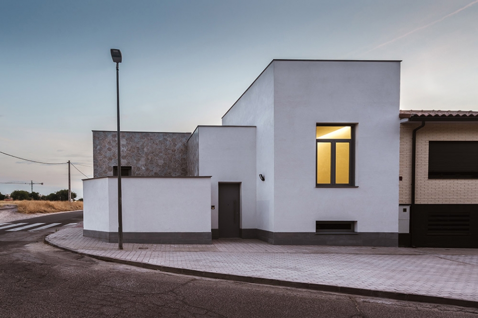 GAS House by OOIIO Architecture