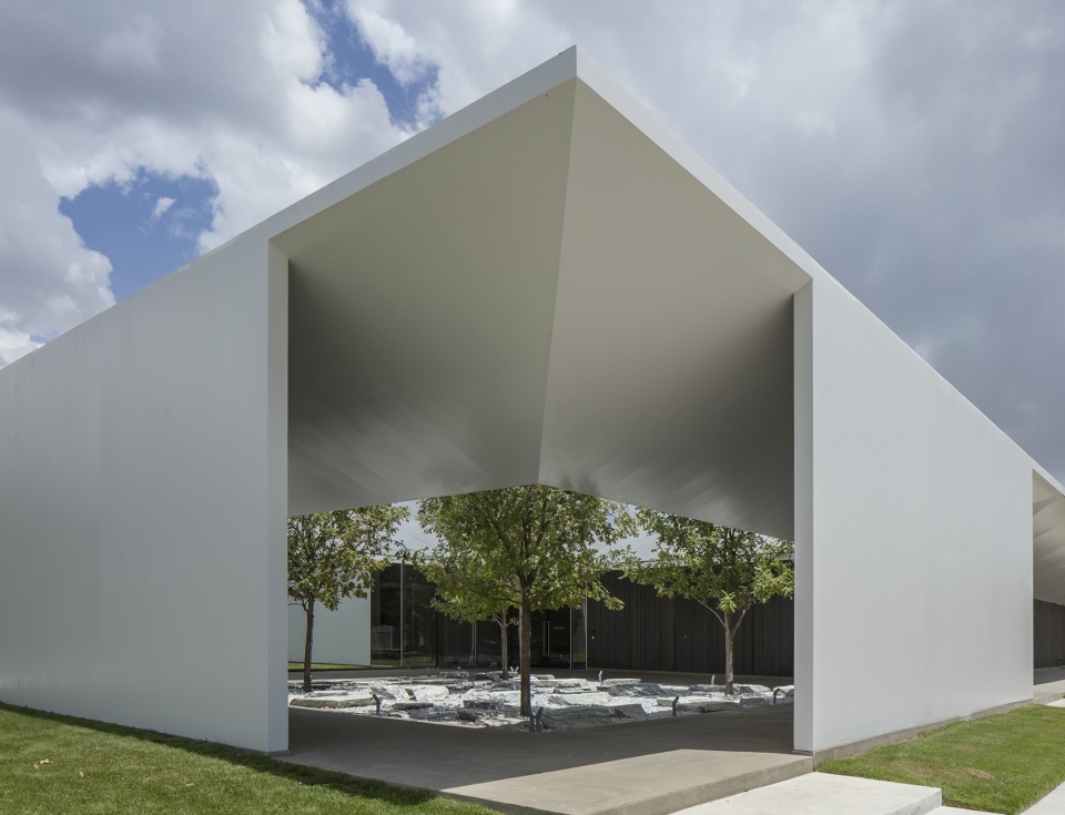 menil drawing institute by johnston marklee