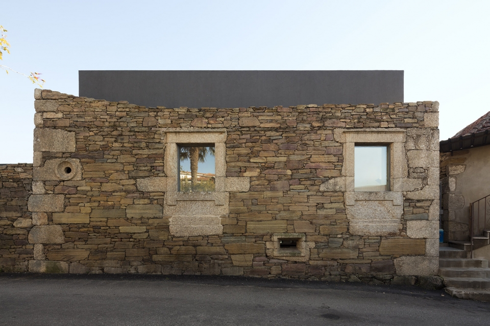Vigário House Portugal by AND RÉ