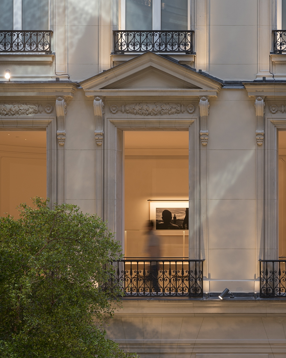 apple champs elysees by foster partners
