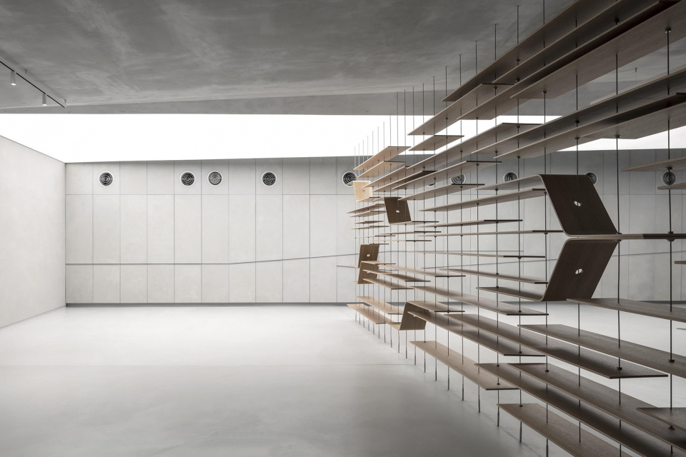 pitaro office furniture showroom by baranowitz goldberg architects pitsou kedem architects