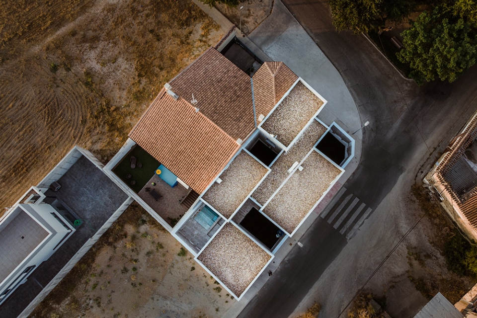 GAS House by OOIIO Architecture