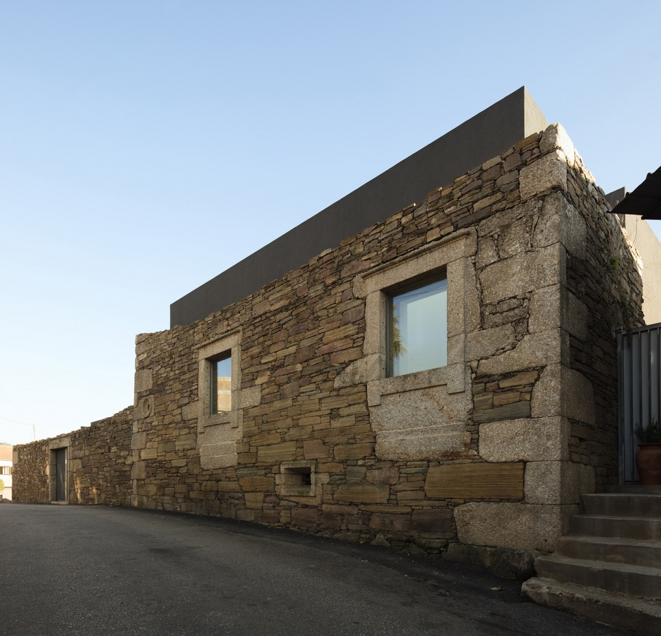 Vigário House Portugal by AND RÉ