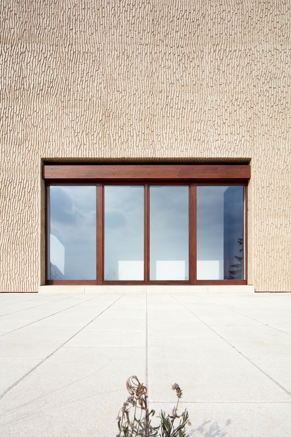 renovation of a functionalist villa indian ship by idhea