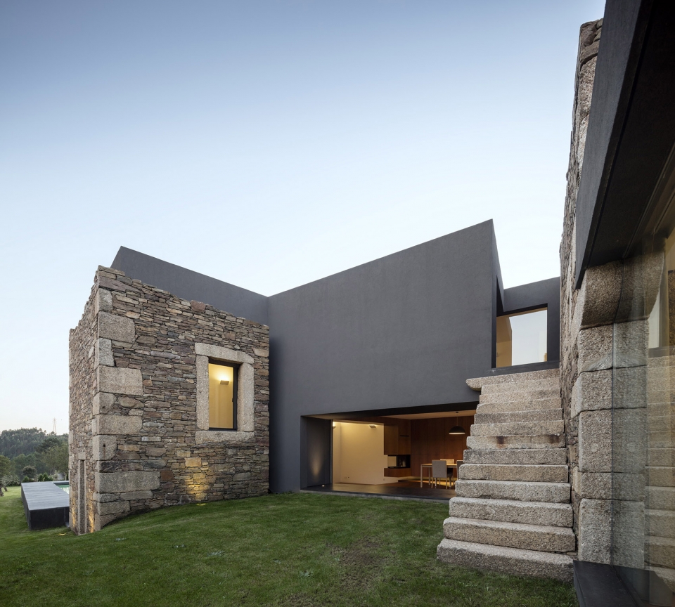 Vigário House Portugal by AND RÉ