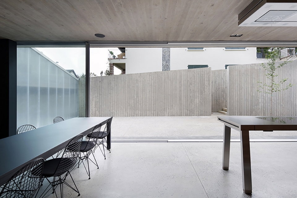 hercule house by 2001