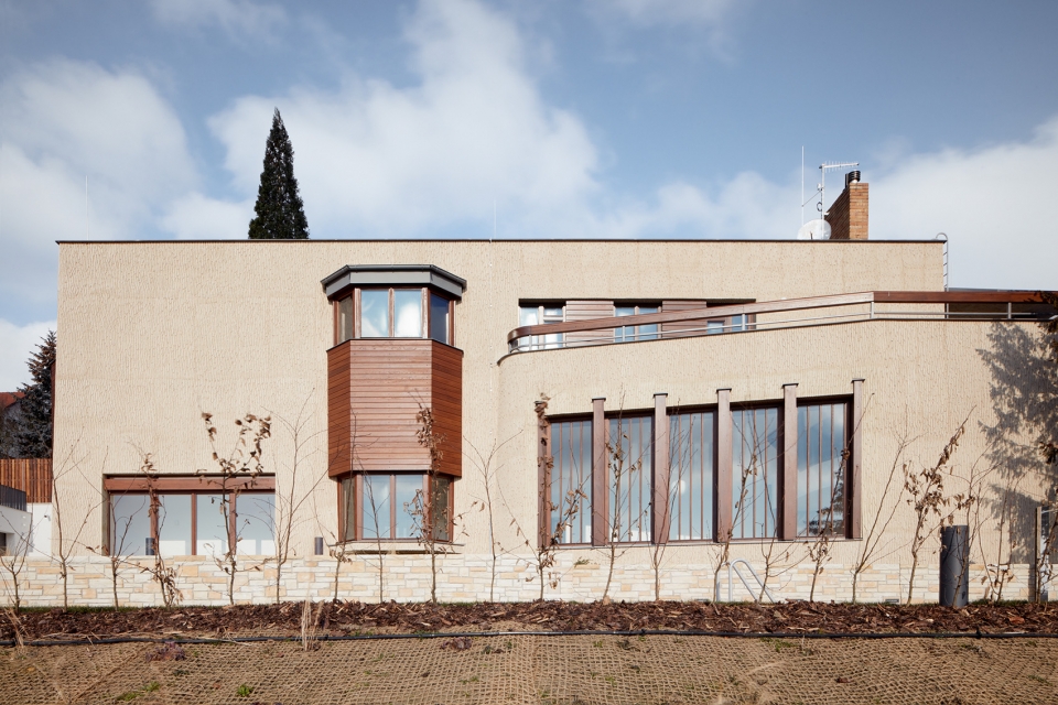 renovation of a functionalist villa indian ship by idhea