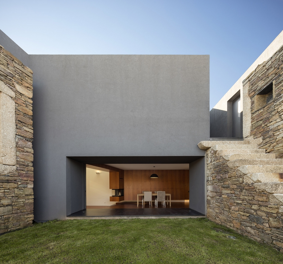 Vigário House Portugal by AND RÉ