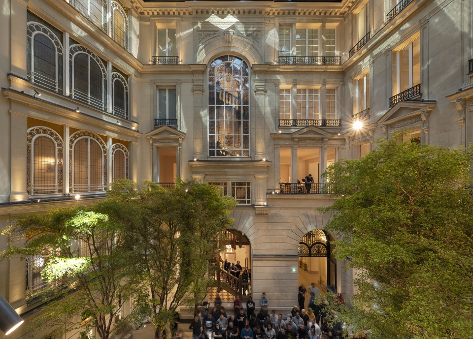 apple champs elysees by foster partners
