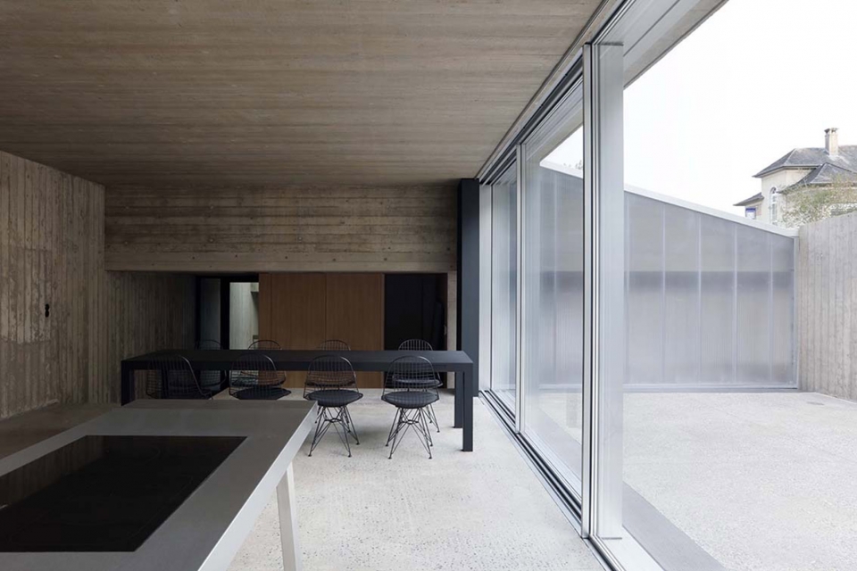 hercule house by 2001