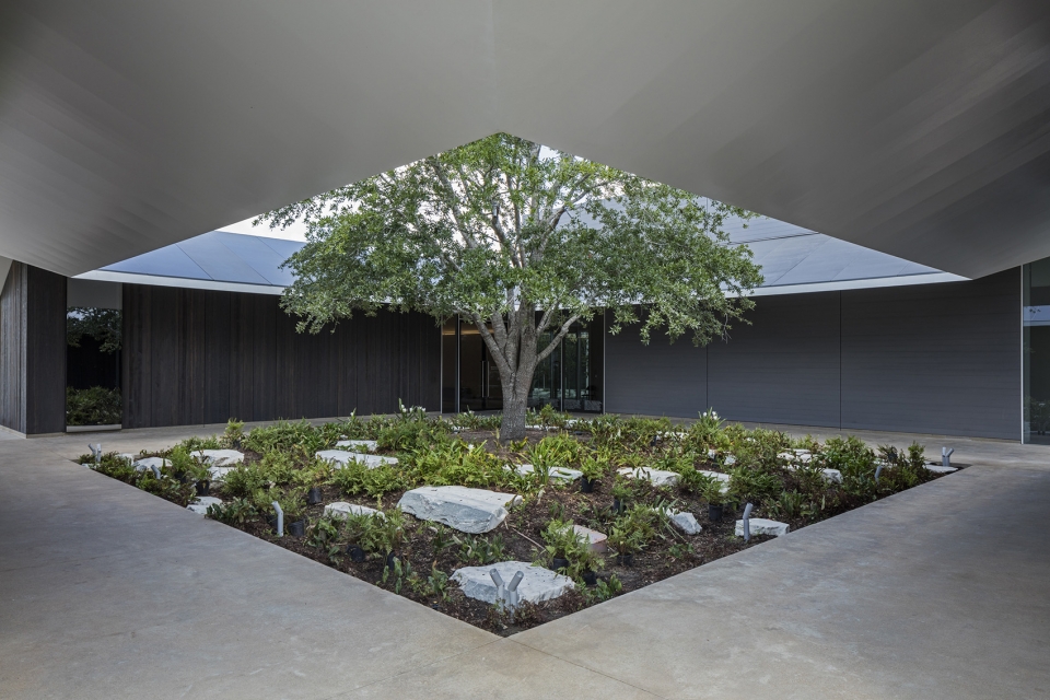 menil drawing institute by johnston marklee